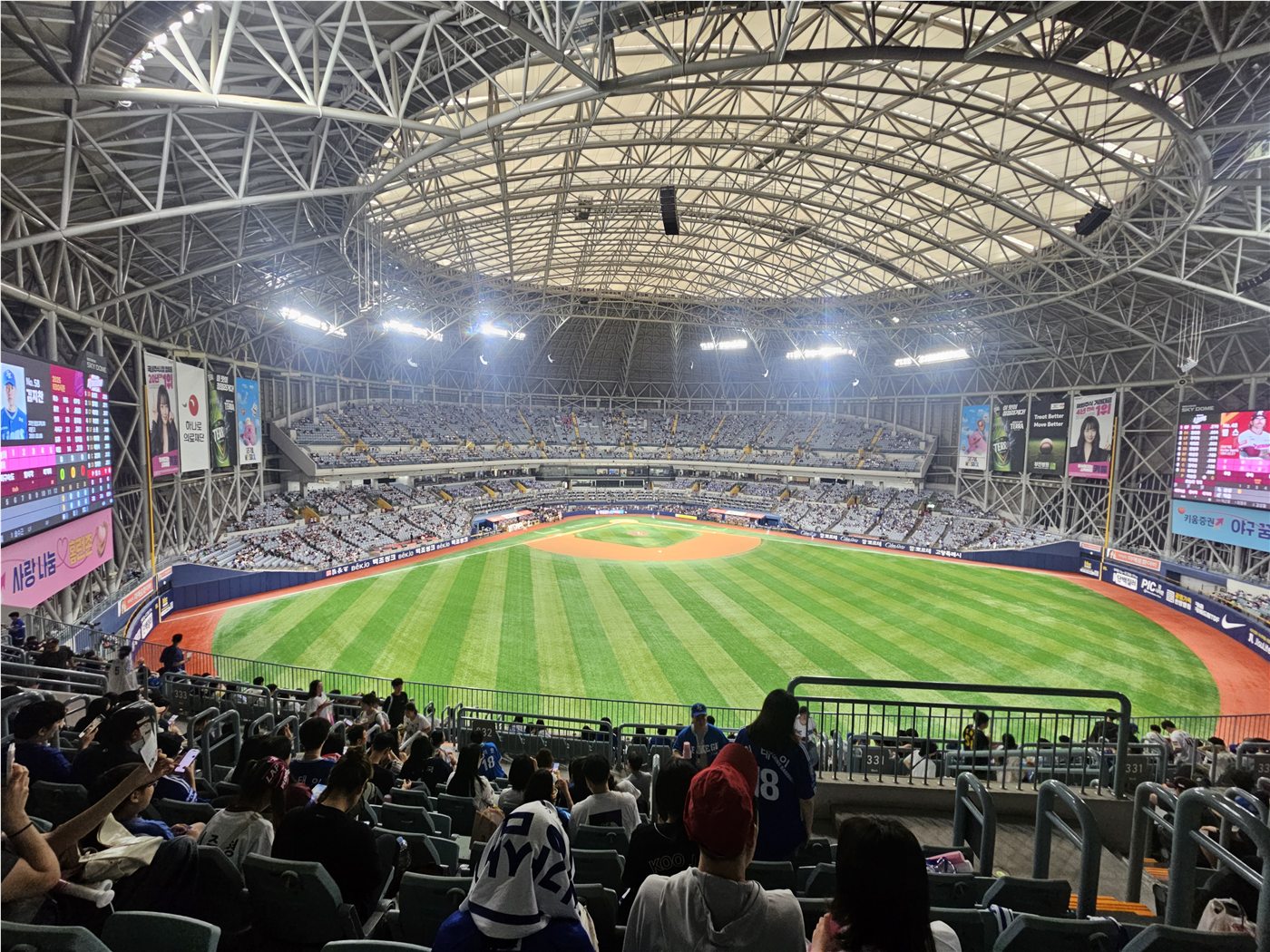 Wide upper-outfield view from section 433 at Gocheok Sky Dome